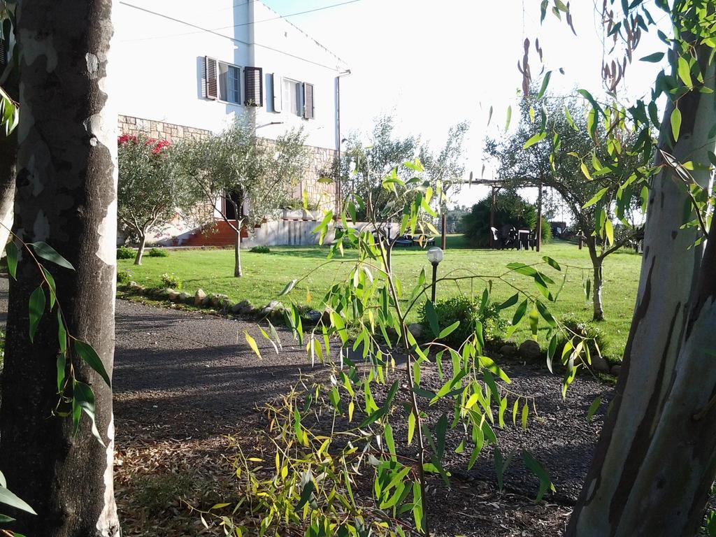 Bed and Breakfast Al Sole Di Pula Esterno foto