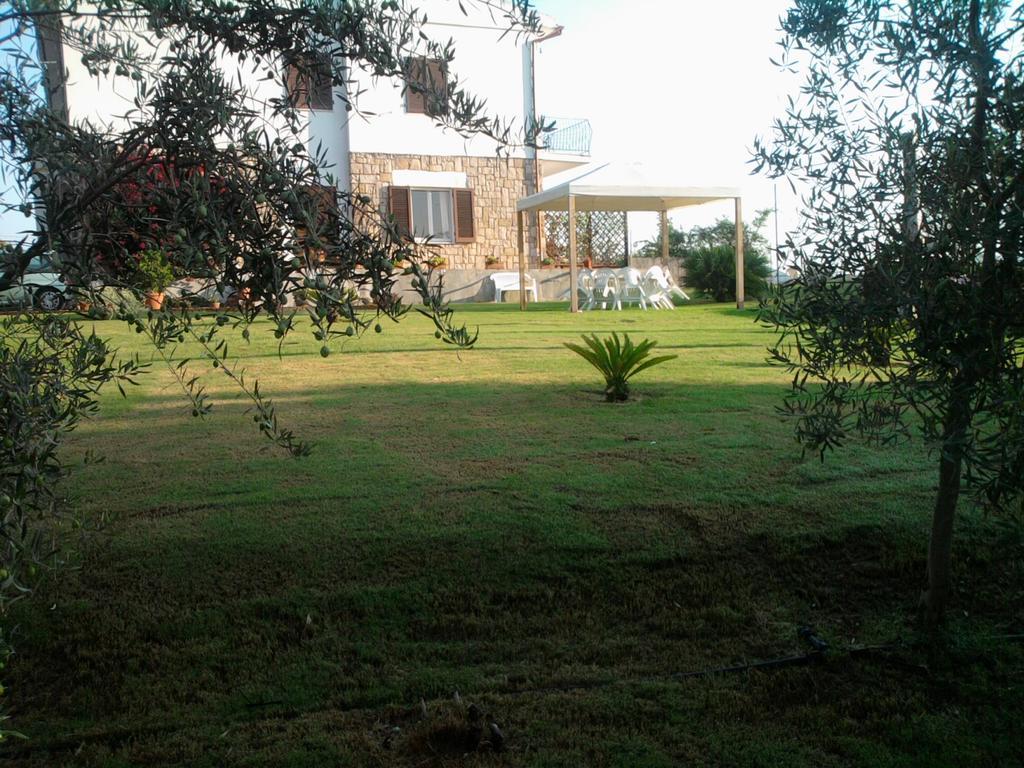 Bed and Breakfast Al Sole Di Pula Esterno foto